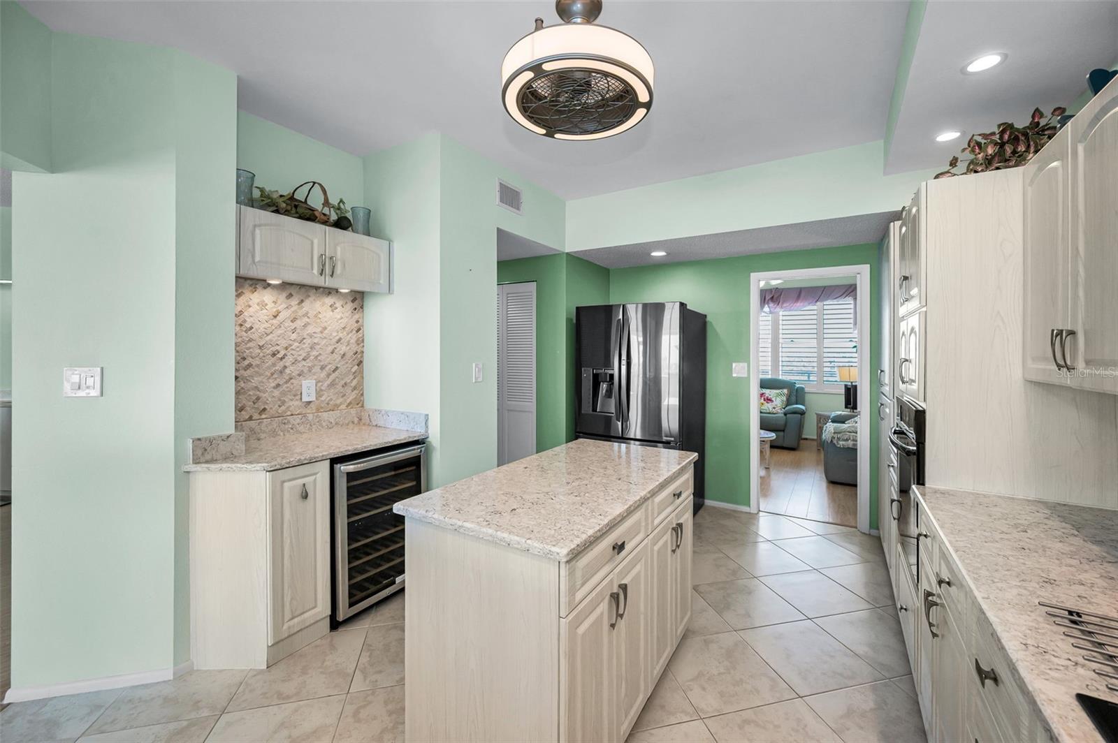 HARBOURSIDE CONDO - Residential