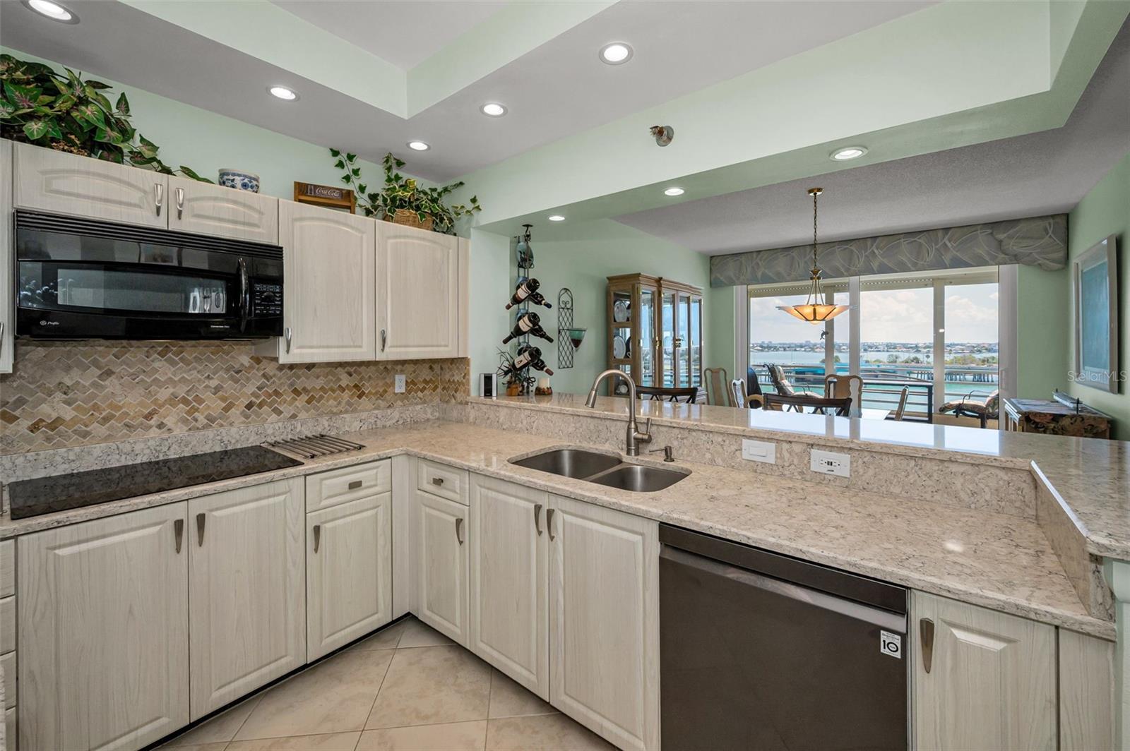 HARBOURSIDE CONDO - Residential
