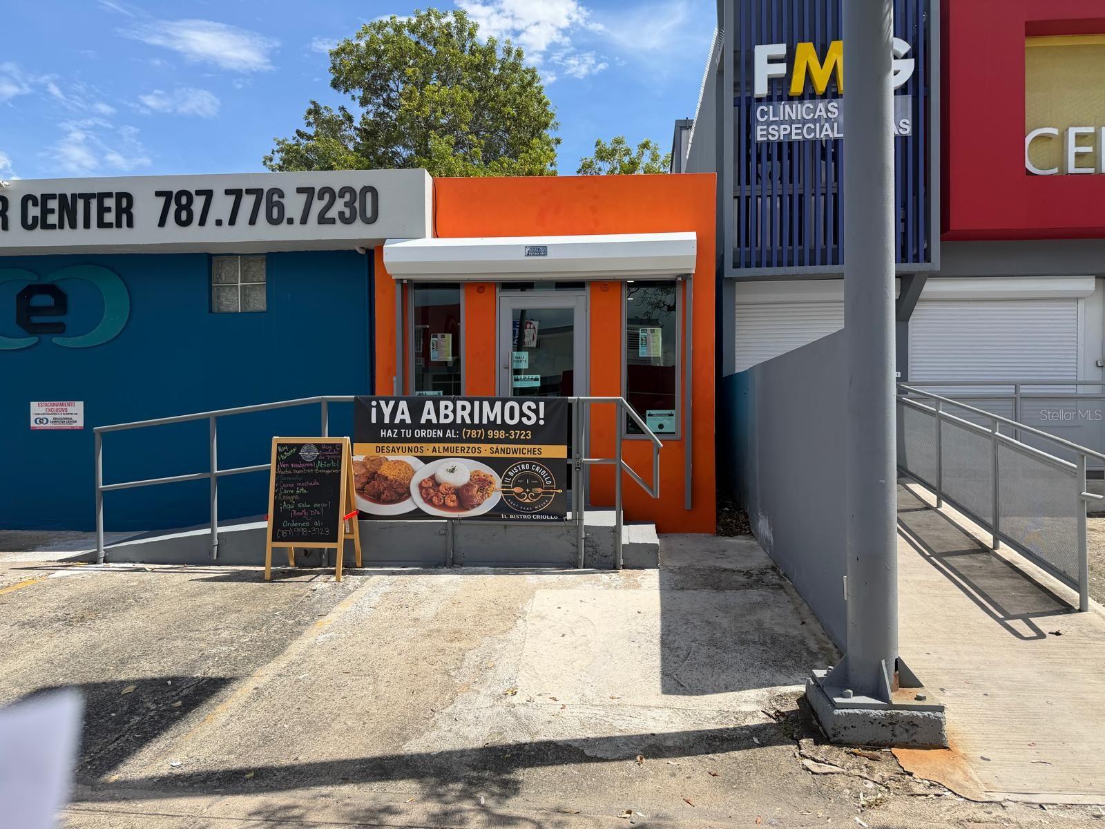 Commercial Property for Sale – Carolina, Puerto Rico
Excellent corner commercial building made of concrete, featuring two independent units ideal for offices, restaurant, or mixed-use business.
Address: Urb. Villa Fontana 123-25, Calle 65, Carolina, PR 00728
Cadastral Number: 088-036-150-01-001
Unit #1
Entrance with wheelchair ramp and stairs.
Reception area with 4 visitor chairs, counter with desk, and 24 BTU A/C unit.
3 bathrooms, kitchenette with cabinets and sink.
Divided into 4 offices with individual A/C units (18 BTU, 24 BTU, 12 BTU).
Conference room with 24 BTU A/C.
Sliding door, alarm system, structured cabling, telephone panel.
Solar system: 15 solar panels with Tesla 15 kW battery and manual transfer switch.
Exterior lighting and 19 parking spaces.
Unit #2 – Currently “IL’Bistro Criollo”
Wheelchair accessible entrance.
Dining area with 3 tables, 16 chairs, and service counter.
Two 24 BTU A/C units and counter with sink.
Includes full restaurant equipment:
Hot display case, sandwich grill, refrigerators, freezers, gas stove with oven, griddle, fryers, and exhaust hood.
Fire suppression system, 3-compartment sink, grease trap, 1,000-gallon gas tank.
Clover POS register, espresso machine, coffee grinder, and more.
Electric sliding door.
Perfect opportunity for investors or entrepreneurs!
Move-in ready property with solar power, ample parking, and premium location in Carolina.