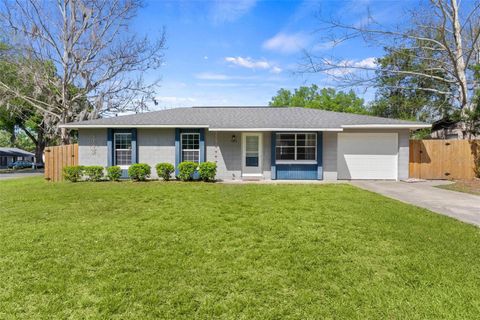 Photo of 1101 Spruce Court, Tavares, FL 32778 (MLS # G5110166)