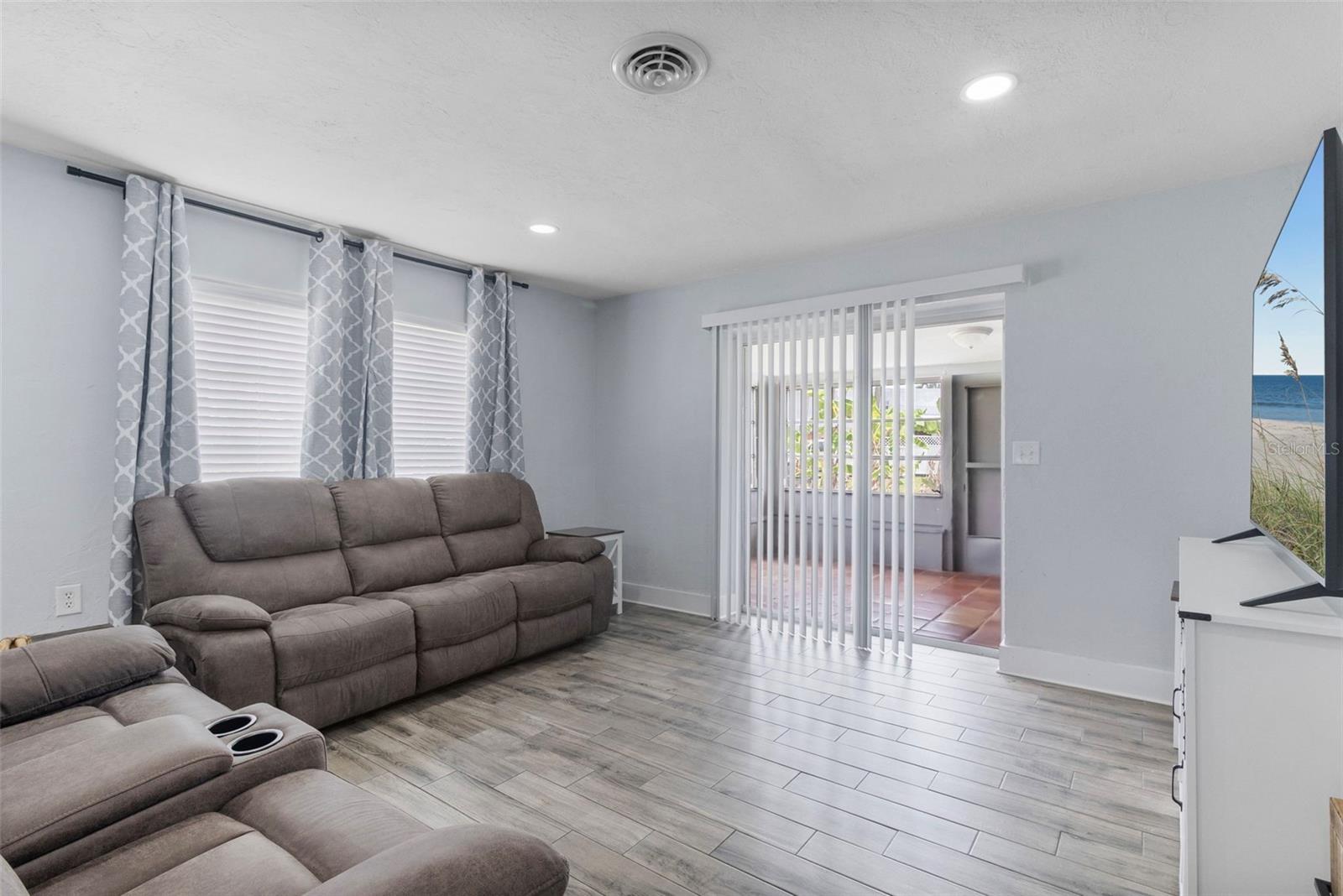 PLAMORE SUB - Residential