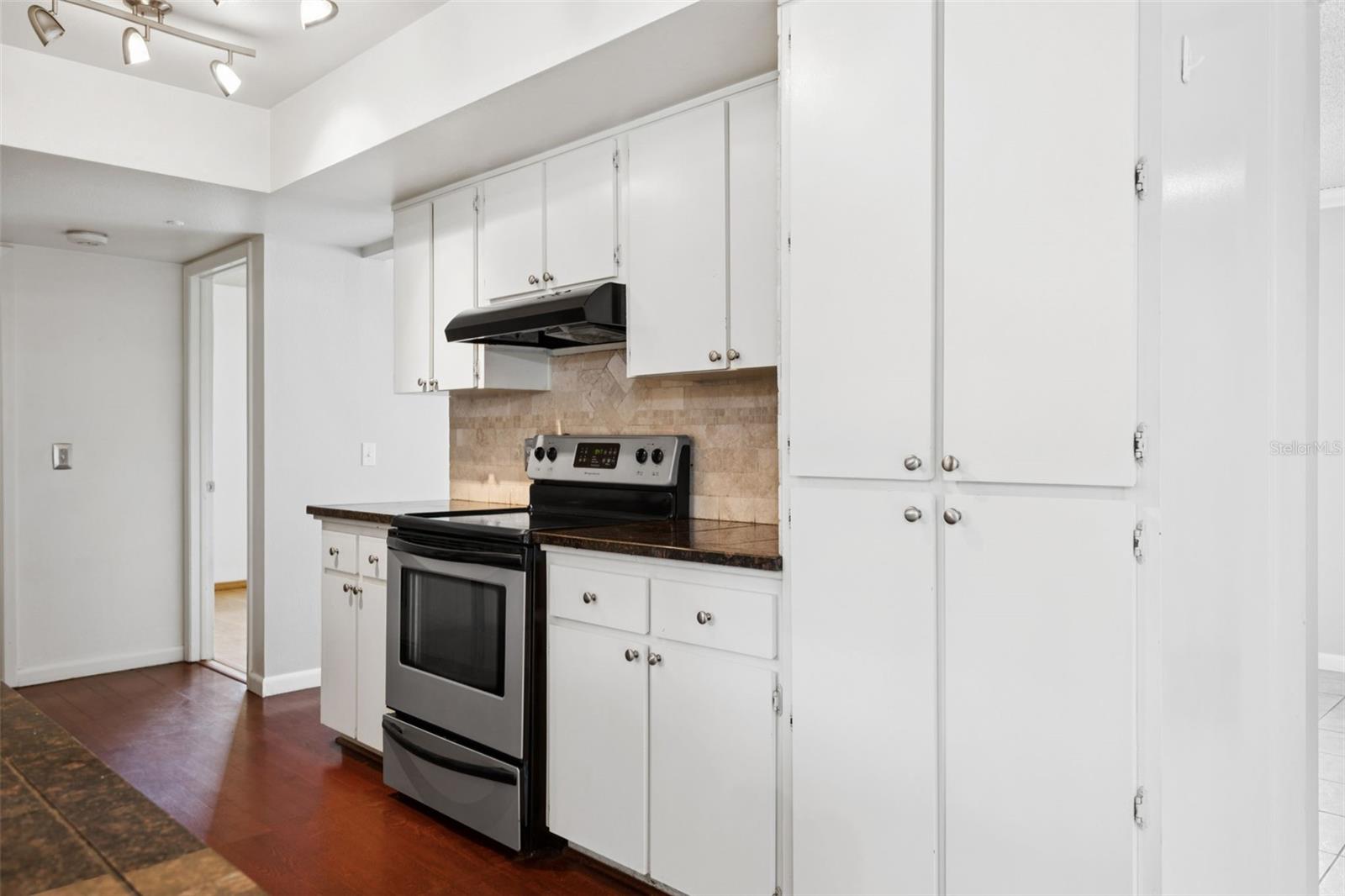616 KING LOUIS COURT
