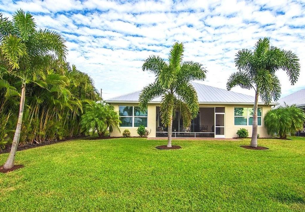 Photo of 394 11th Square SW, Vero Beach, FL 32962 (MLS # O6349400)