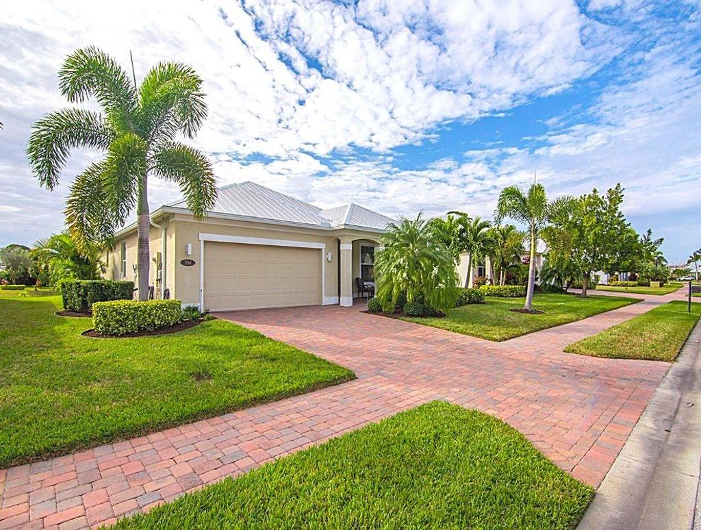 Photo of 394 11th Square SW, Vero Beach, FL 32962 (MLS # O6349400)