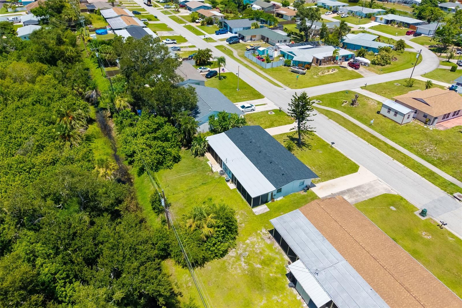 VENICE GARDENS - Residential Lease