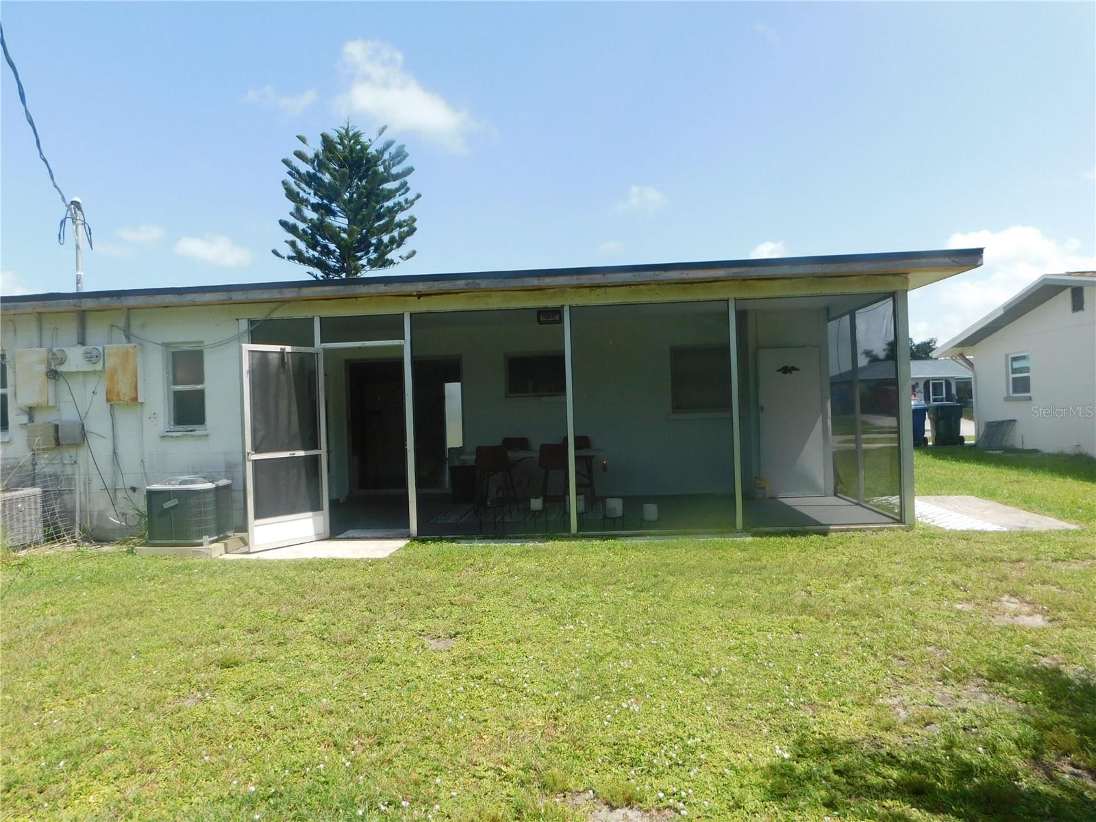VENICE GARDENS - Residential Lease