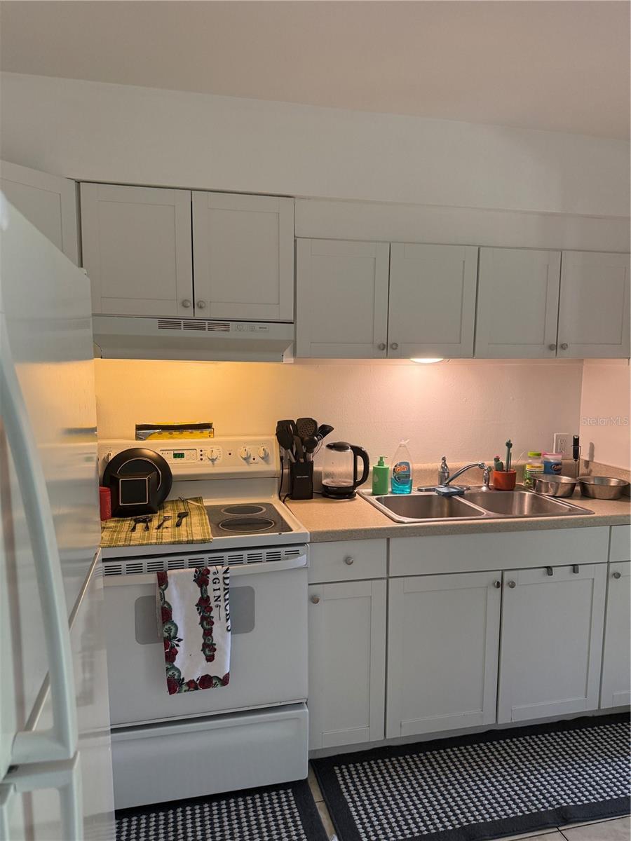 VENICE GARDENS - Residential Lease
