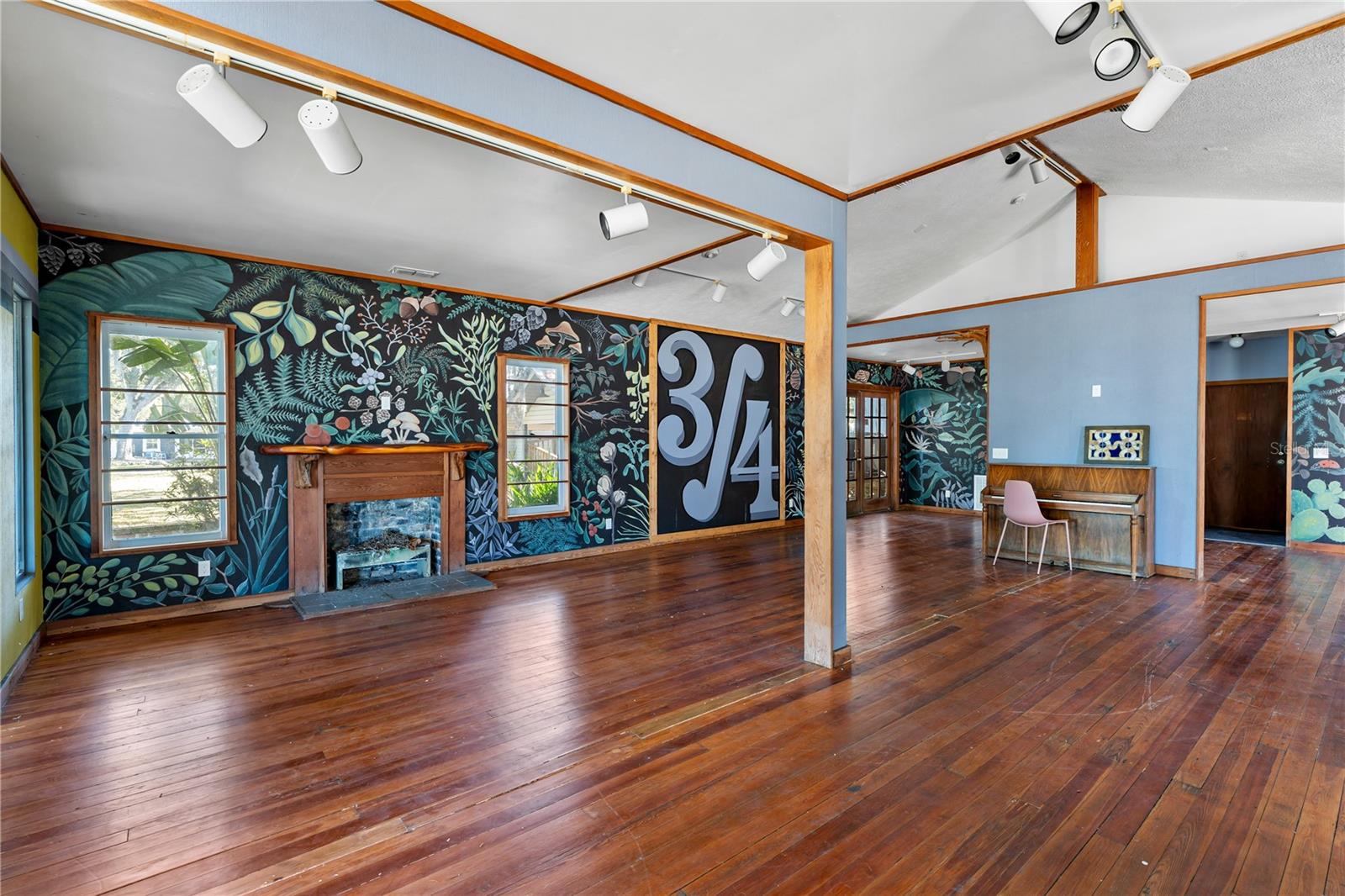 HOMOSASSA TOWN - Commercial Sale