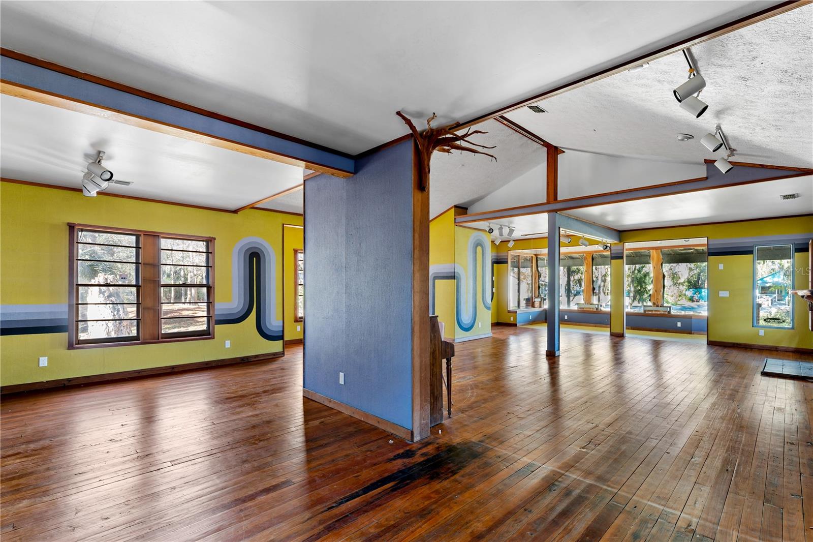 HOMOSASSA TOWN - Commercial Sale