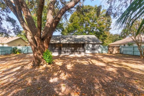 A home in EUSTIS