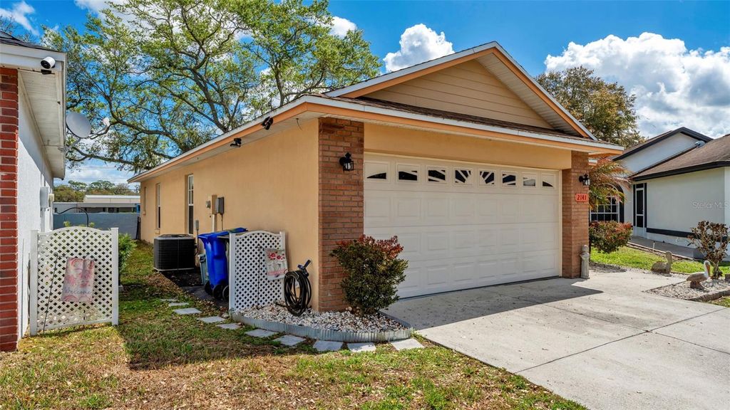 Photo of 2141 Hatteras Point, Lakeland, FL 33813 (MLS # L4959973)