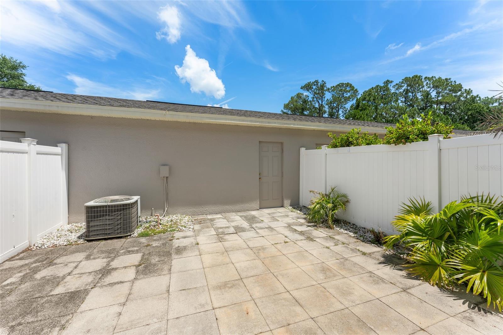 LAKES OF WINDERMERE - LAKE REAMS TOWNHOMES - Residential