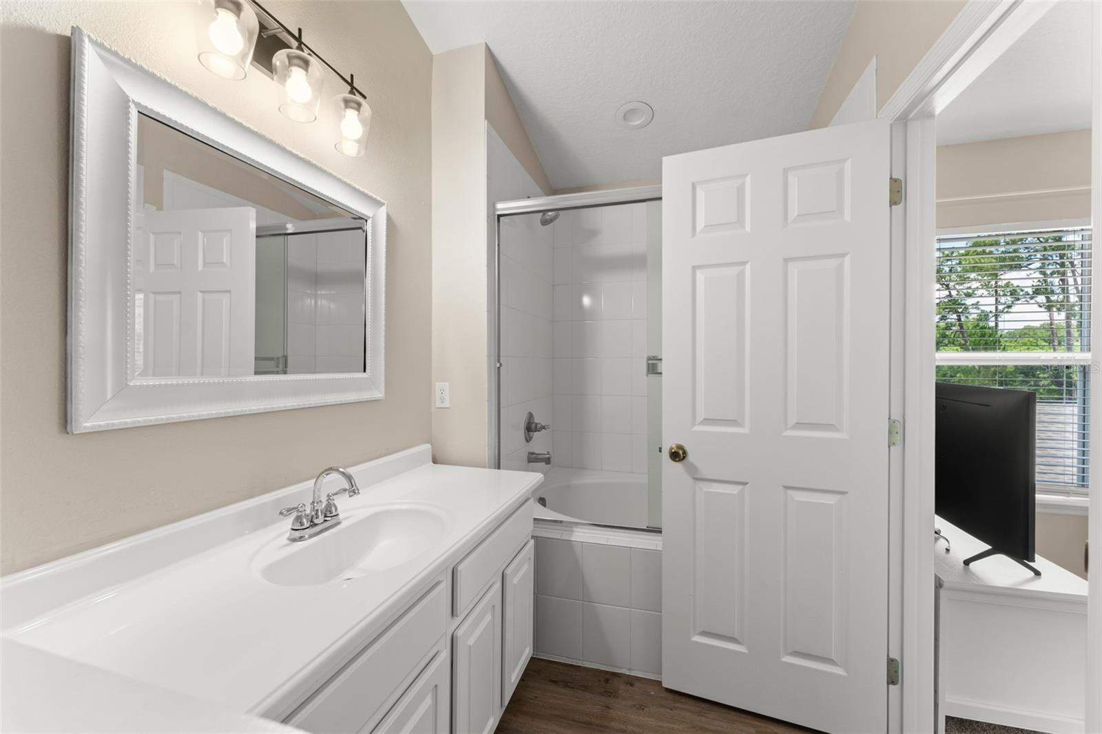 LAKES OF WINDERMERE - LAKE REAMS TOWNHOMES - Residential