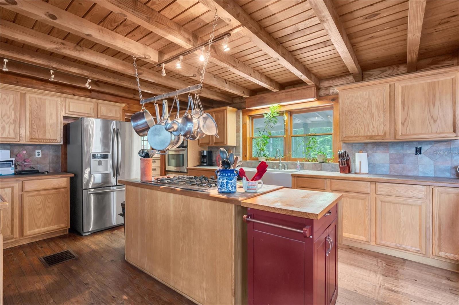 GOLDEN ACRES - Residential