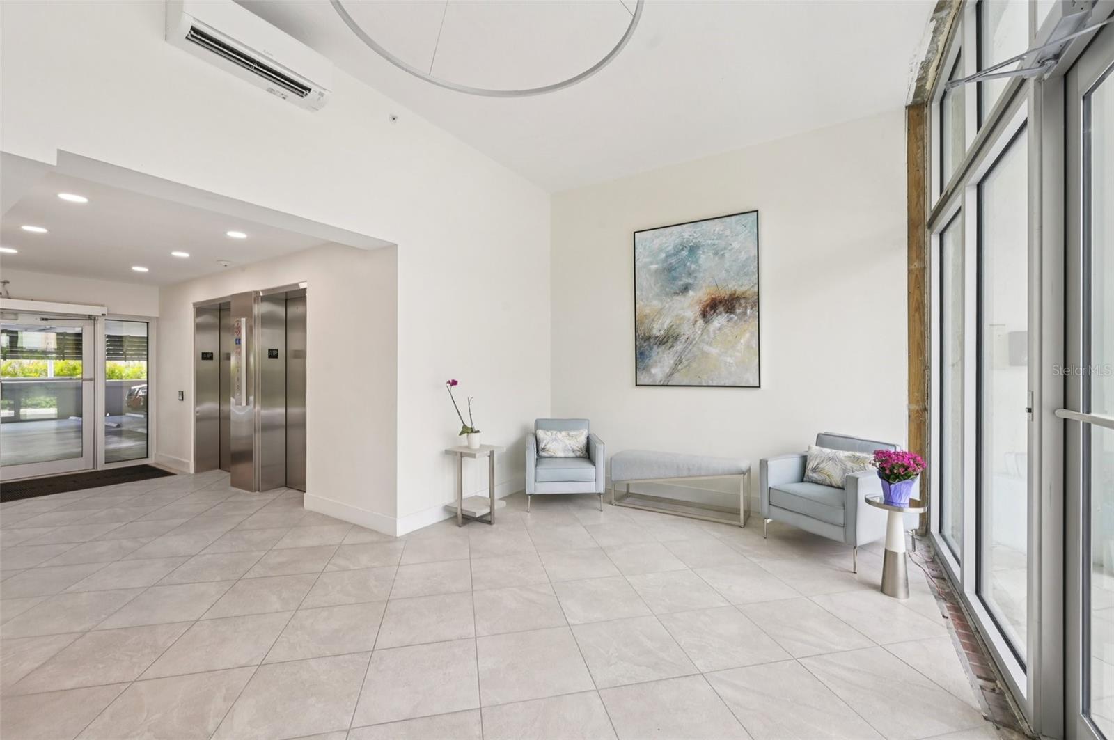 SUNSET TOWERS - Residential