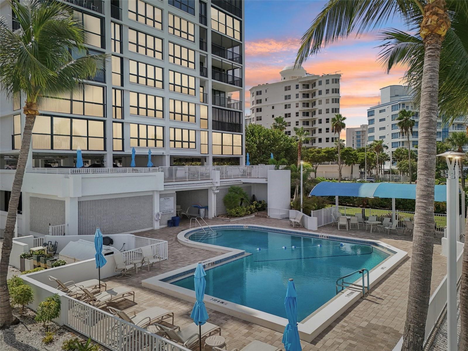 SUNSET TOWERS - Residential