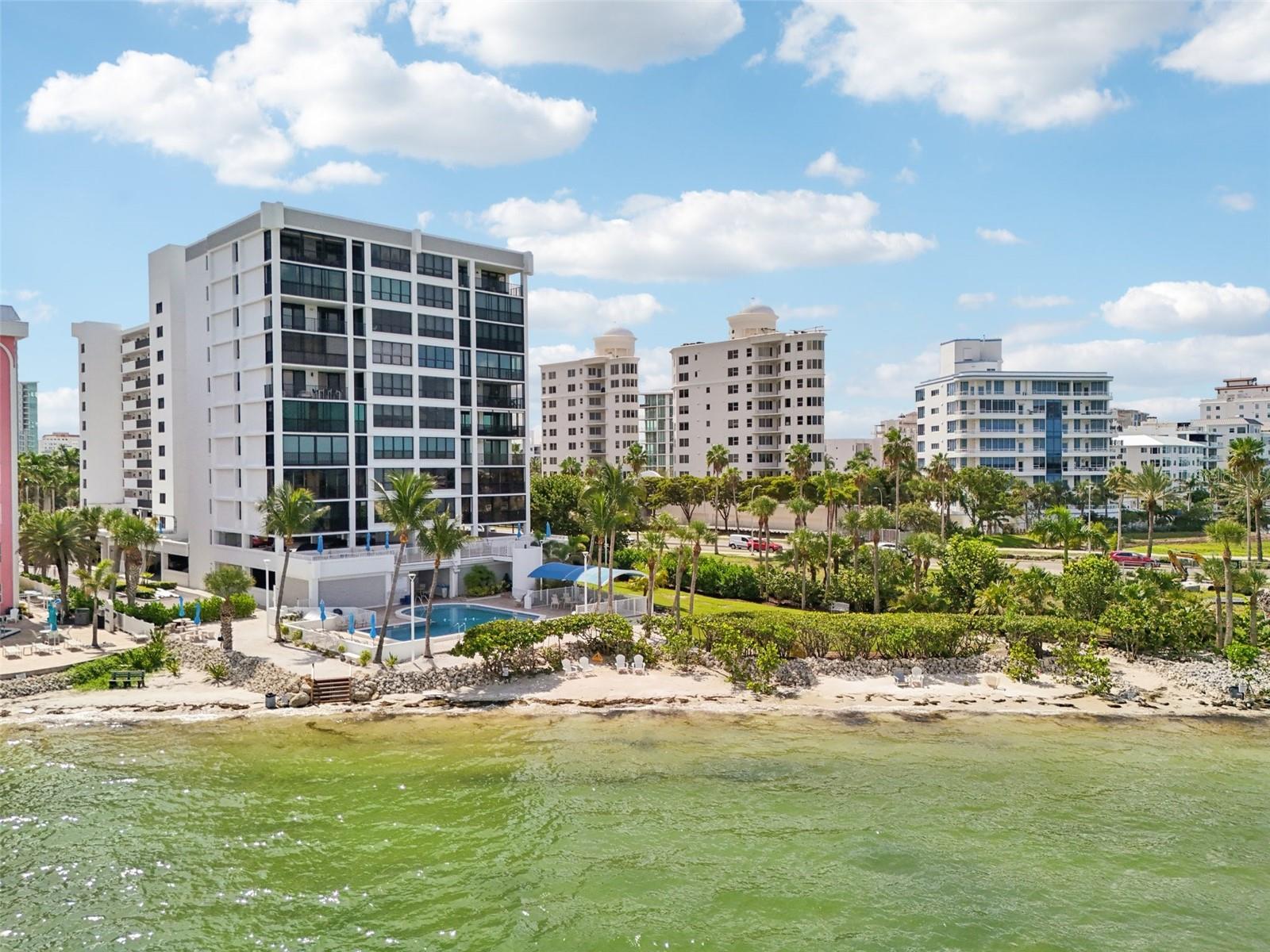 SUNSET TOWERS - Residential