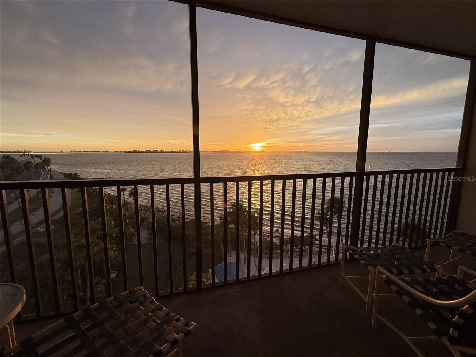 SUNSET TOWERS - Residential