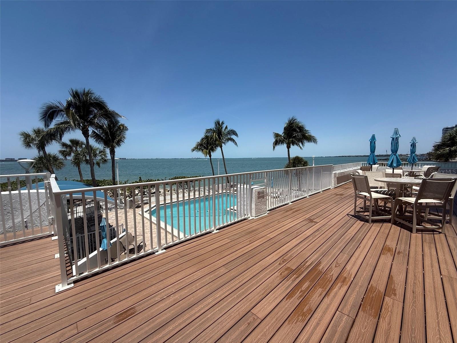 SUNSET TOWERS - Residential