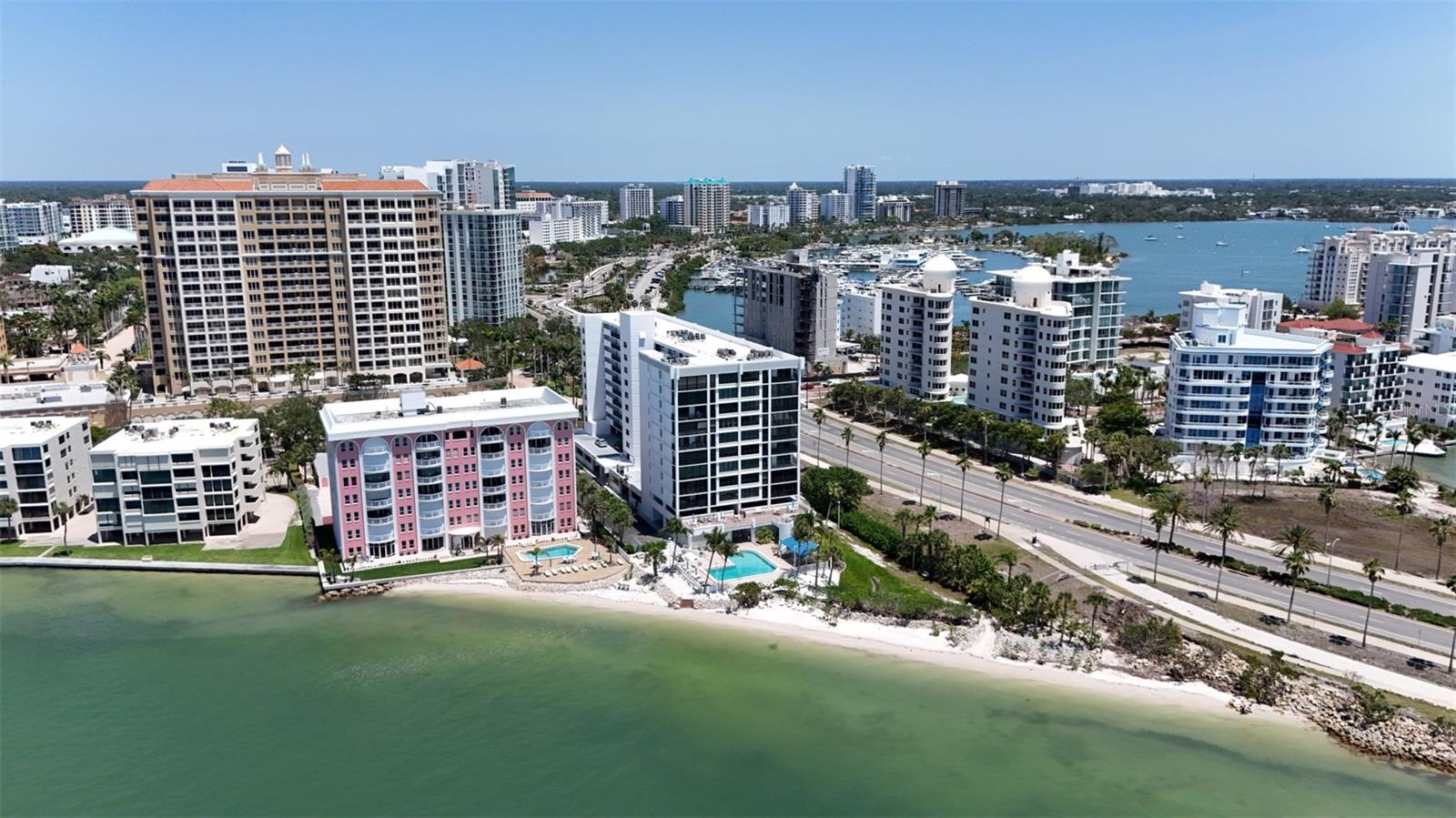 SUNSET TOWERS - Residential