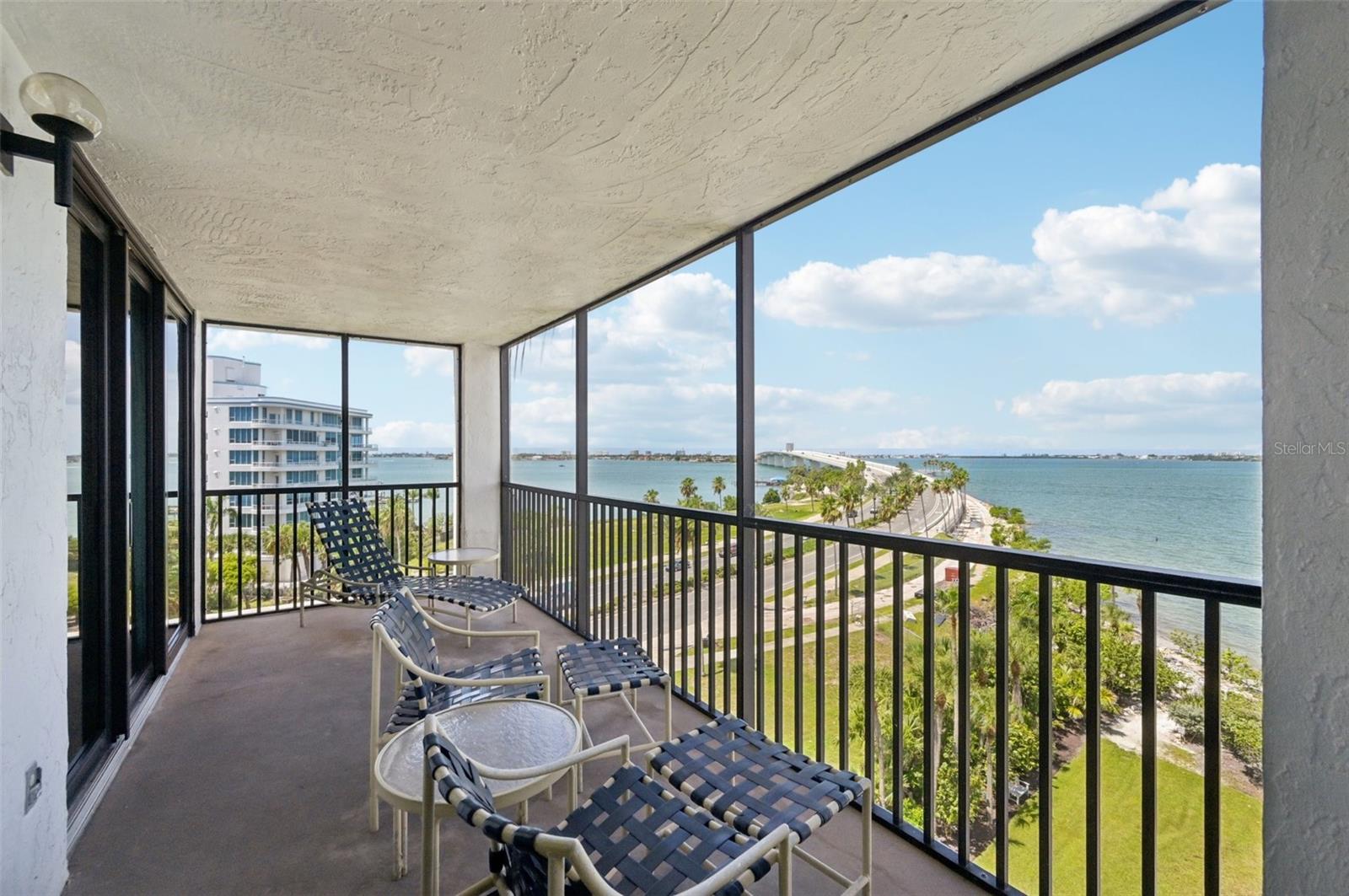 SUNSET TOWERS - Residential