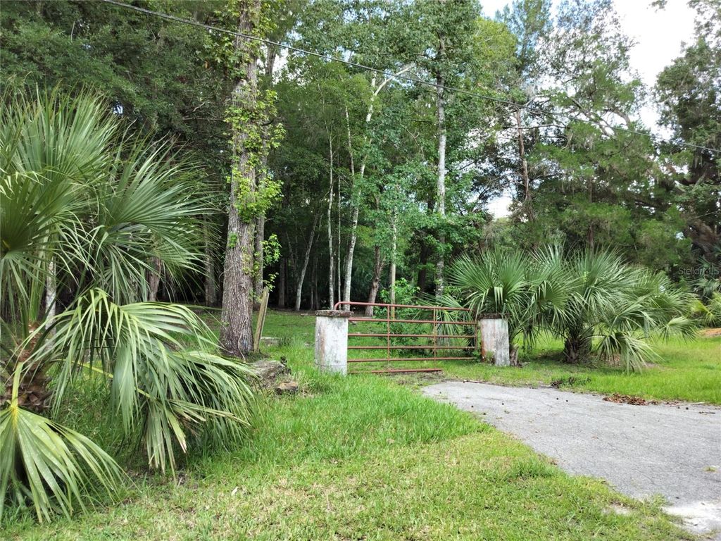 Photo of 523 S Tuck Point, Inverness, FL 34450 (MLS # TB8411869)