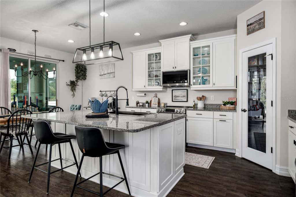 Photo of 5919 Oak Mill Terrace, Palmetto, FL 34221 (MLS # A4698327)