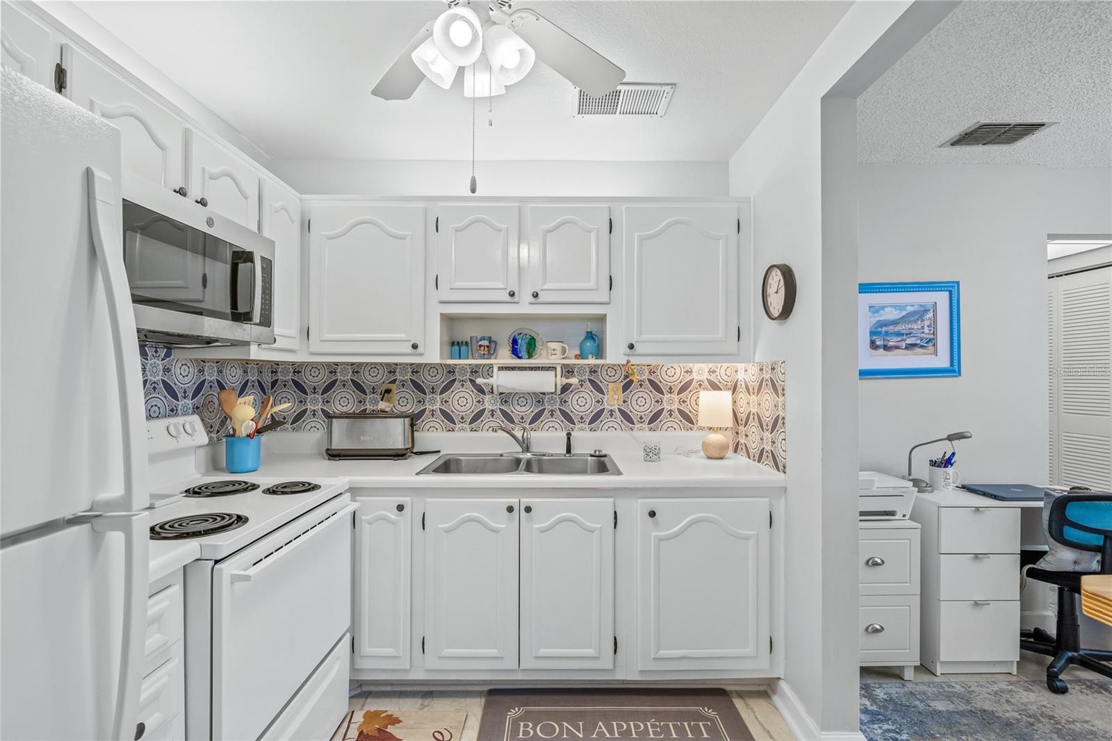 PARADISE POINTE WEST - Residential