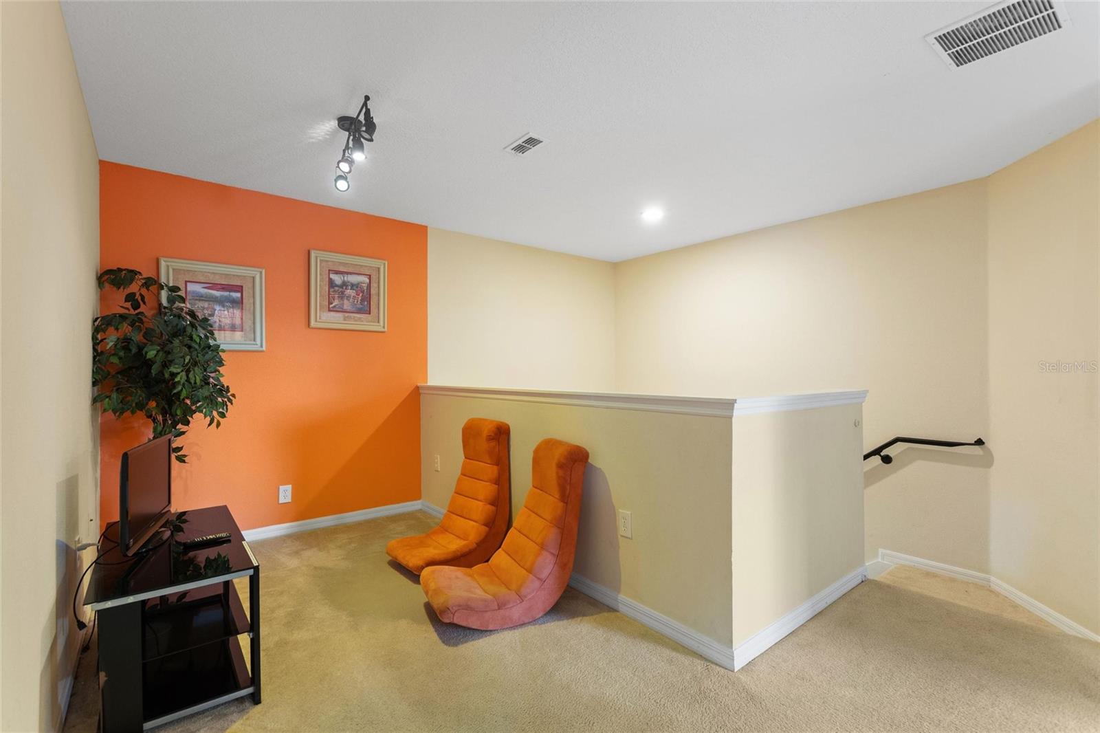 CALABAY PARC AT TOWER LAKE - Residential