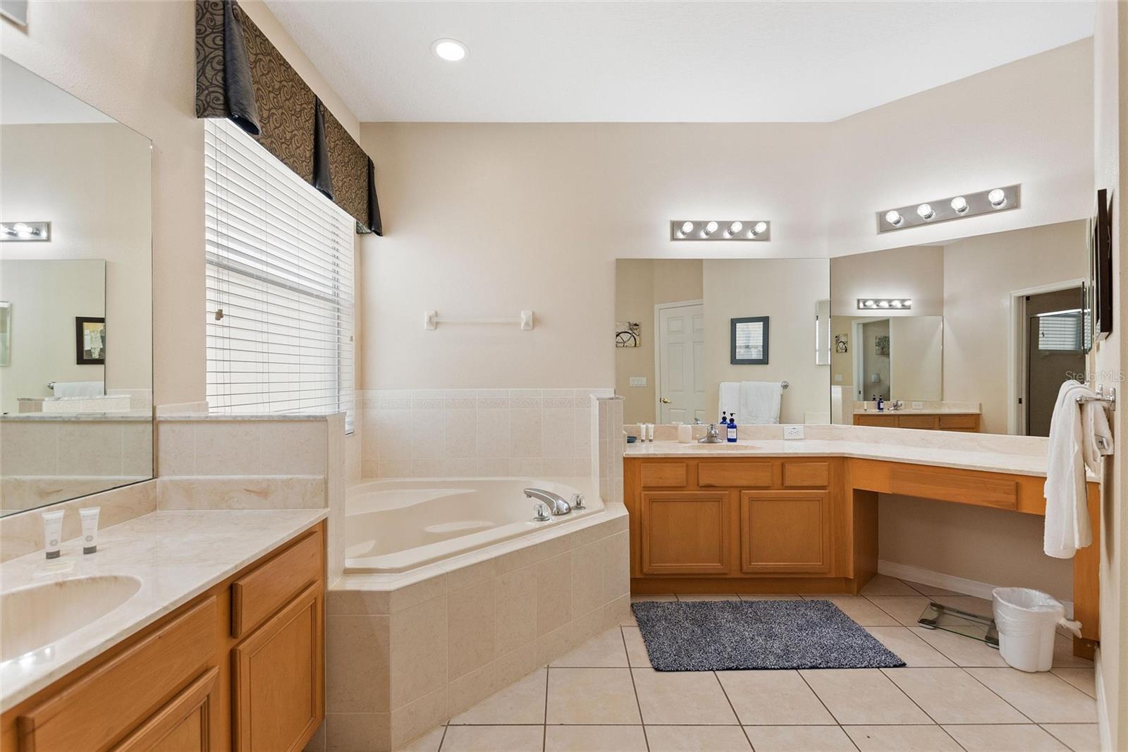 CALABAY PARC AT TOWER LAKE - Residential
