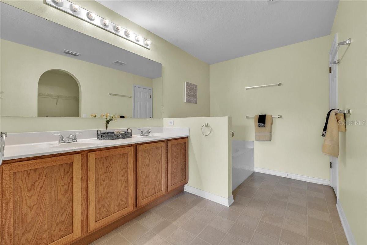 SUNCOAST LAKES - Residential