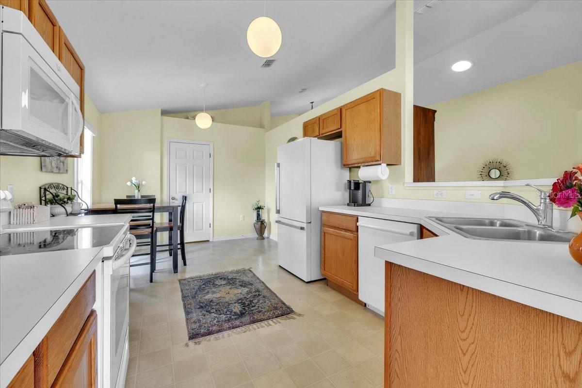 SUNCOAST LAKES - Residential