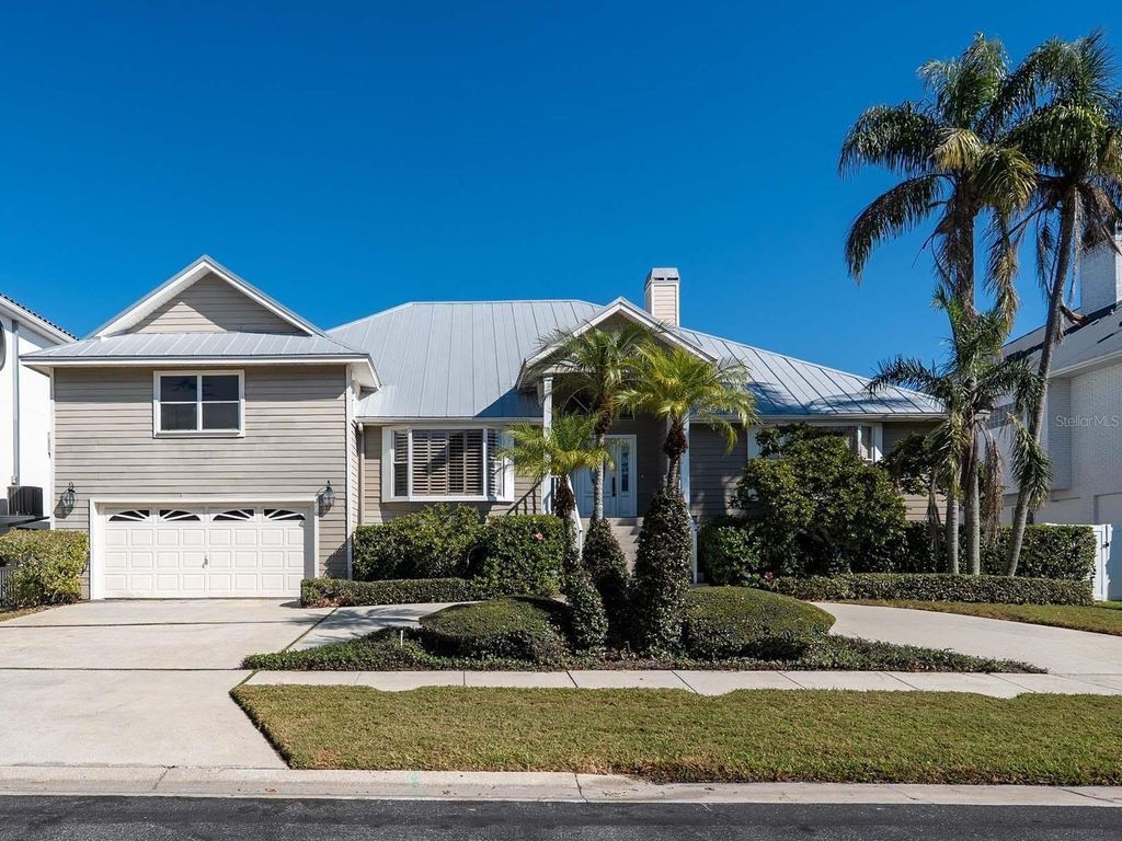 Photo of 5947 Bayview Circle S, Gulfport, FL 33707 (MLS # A4672514)