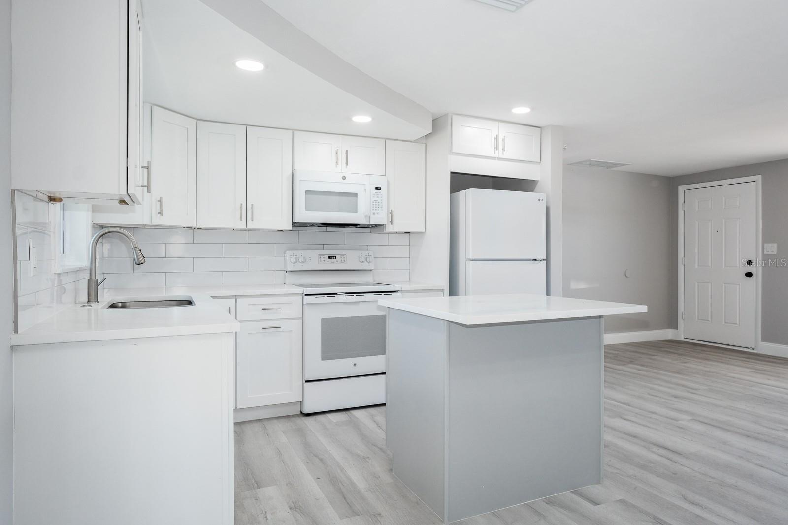 HOLIDAY LAKE ESTATES - Residential