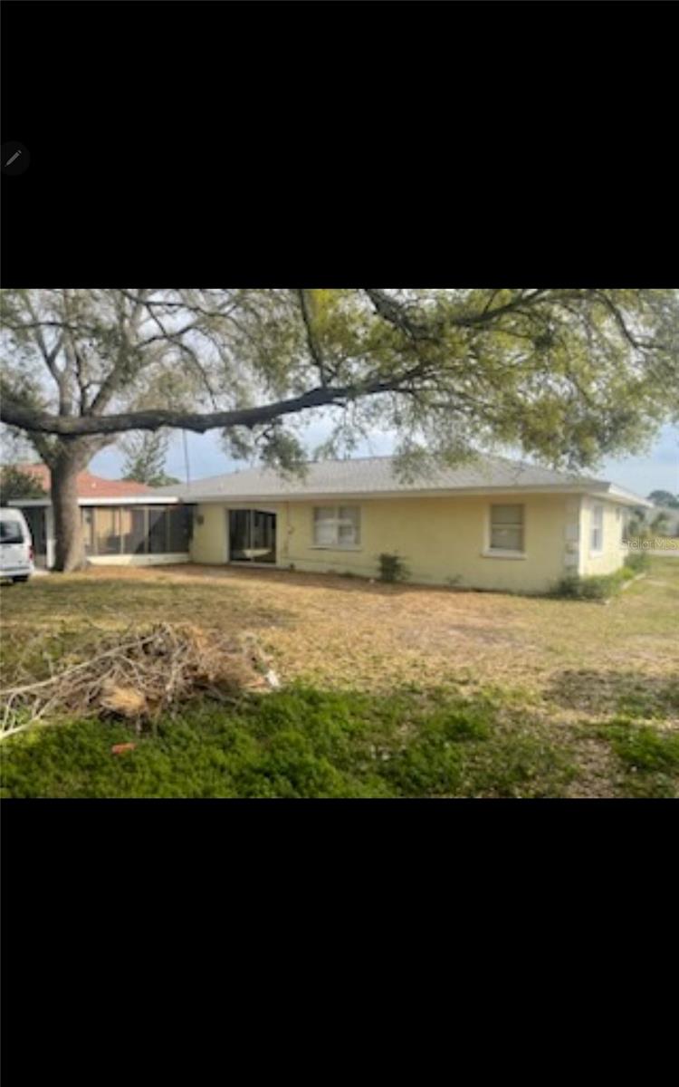 711 A & B PINELAND AVENUE
