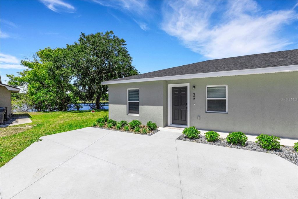 Photo of 902 Captiva Point, Lakeland, FL 33801 (MLS # L4961133)