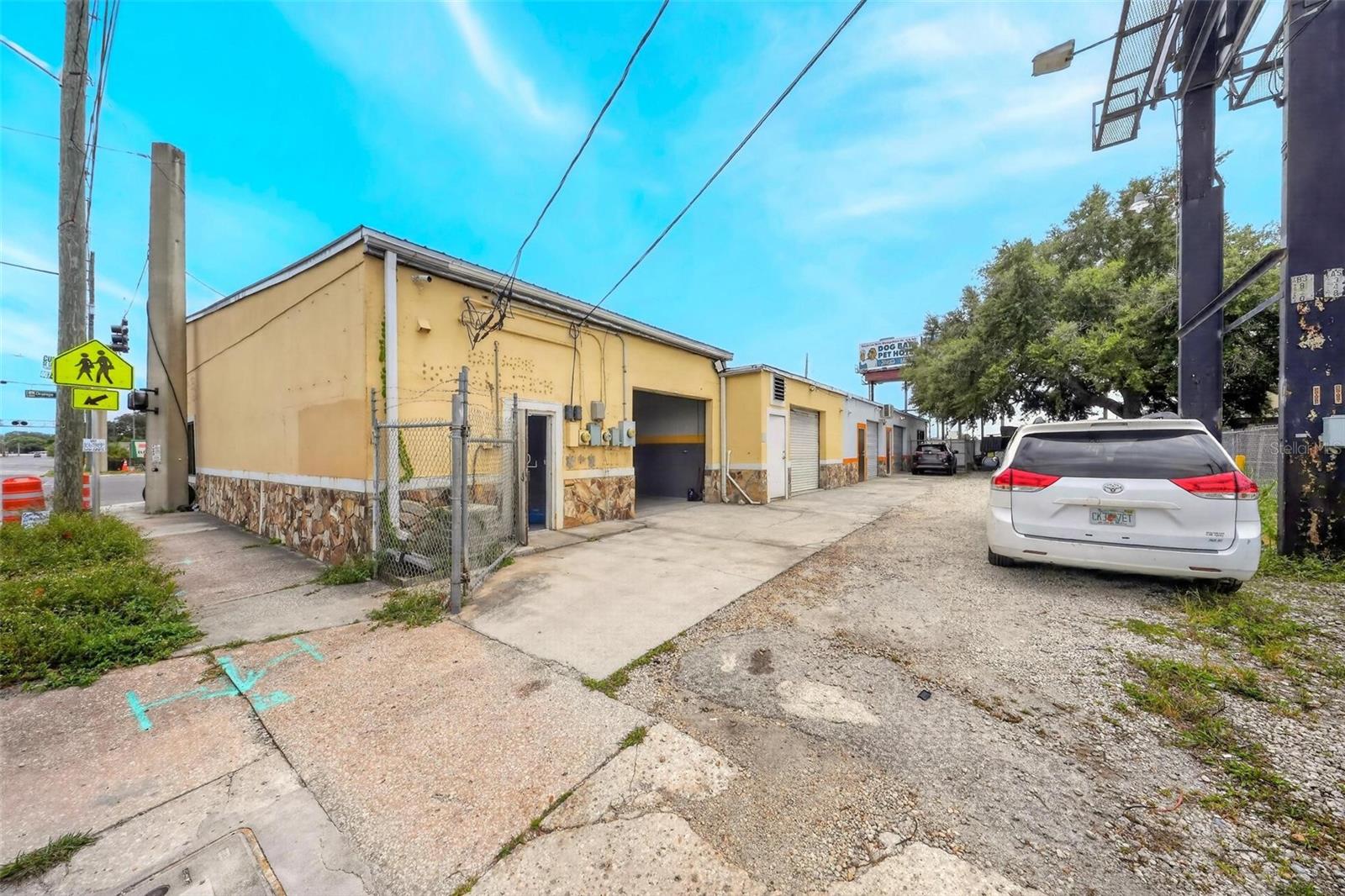 2906 N ORANGE BLOSSOM TRAIL