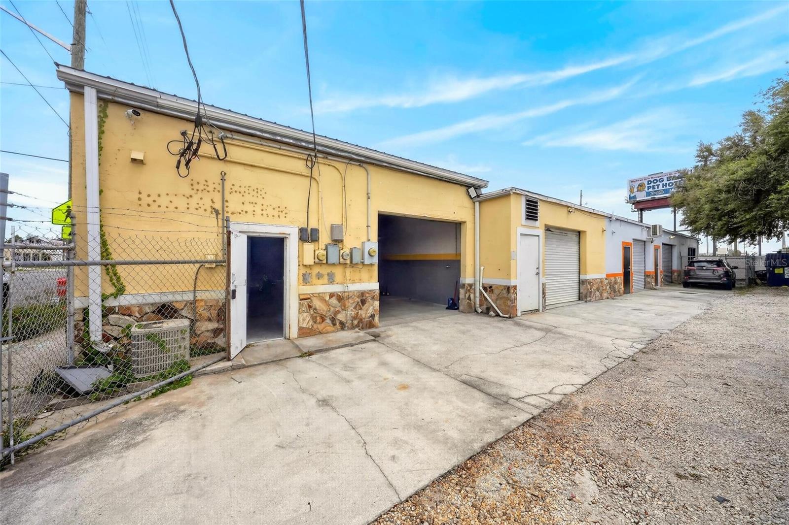 2906 N ORANGE BLOSSOM TRAIL