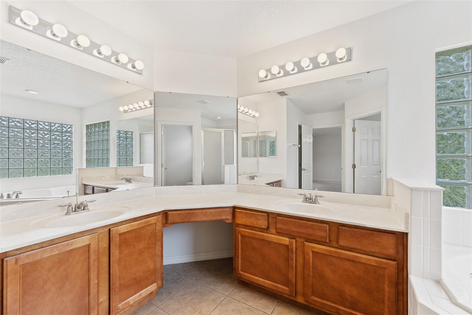 WATERS EDGE/LK NONA - Residential