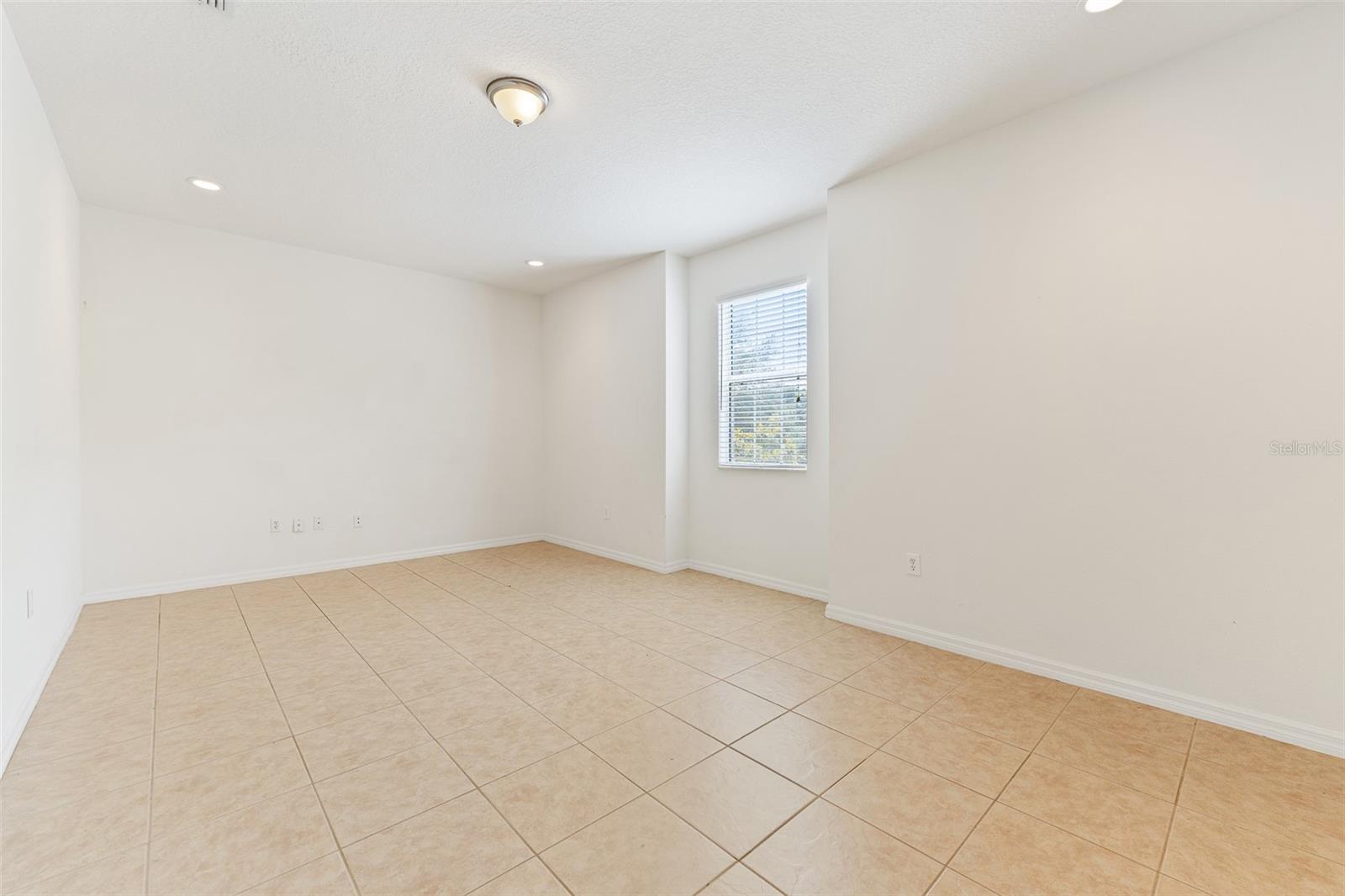 WATERS EDGE/LK NONA - Residential