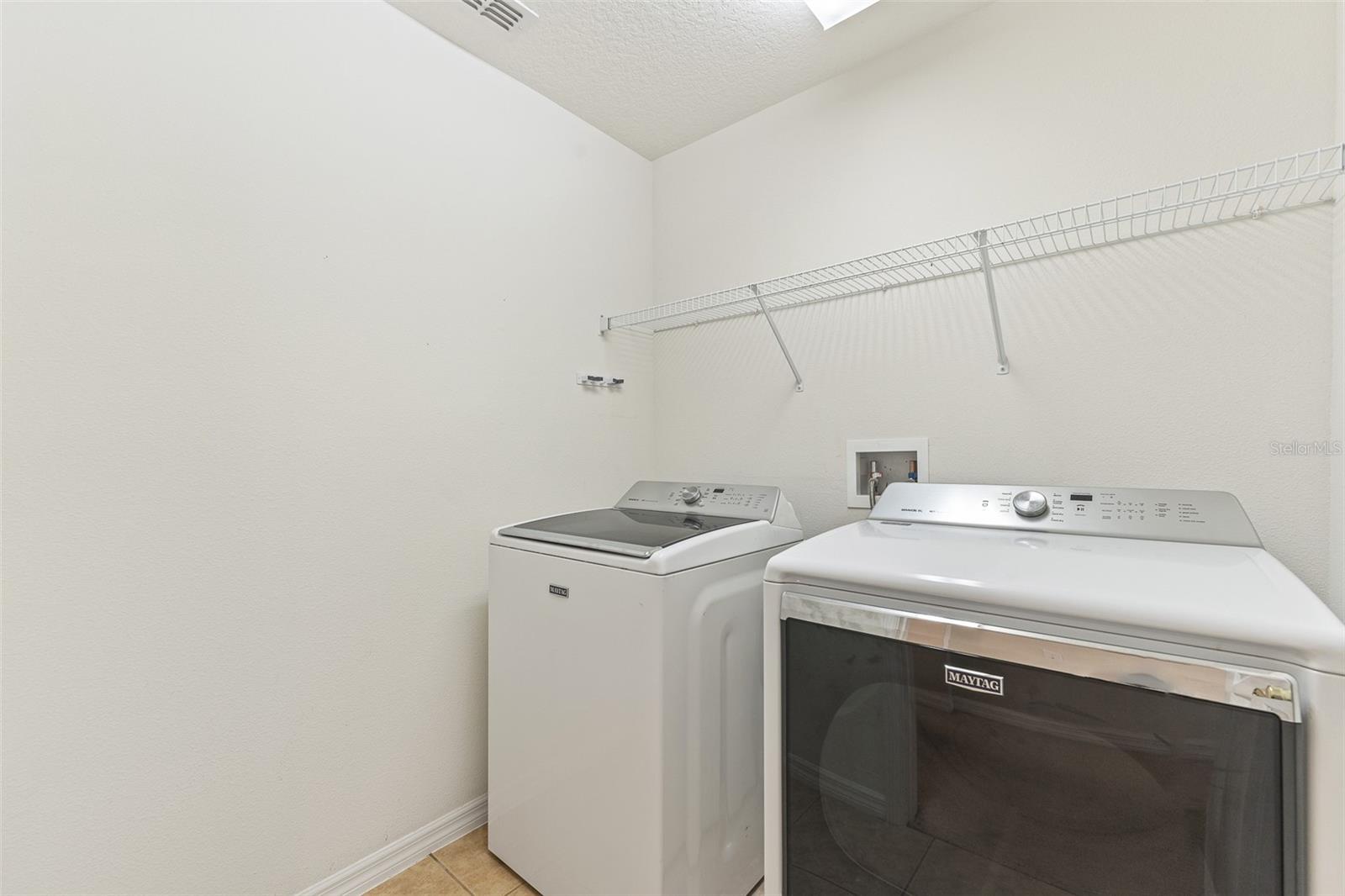 WATERS EDGE/LK NONA - Residential