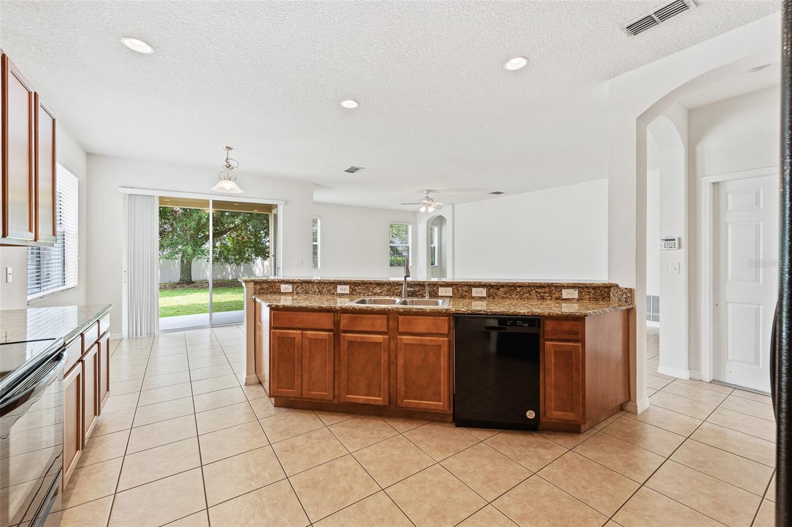 WATERS EDGE/LK NONA - Residential