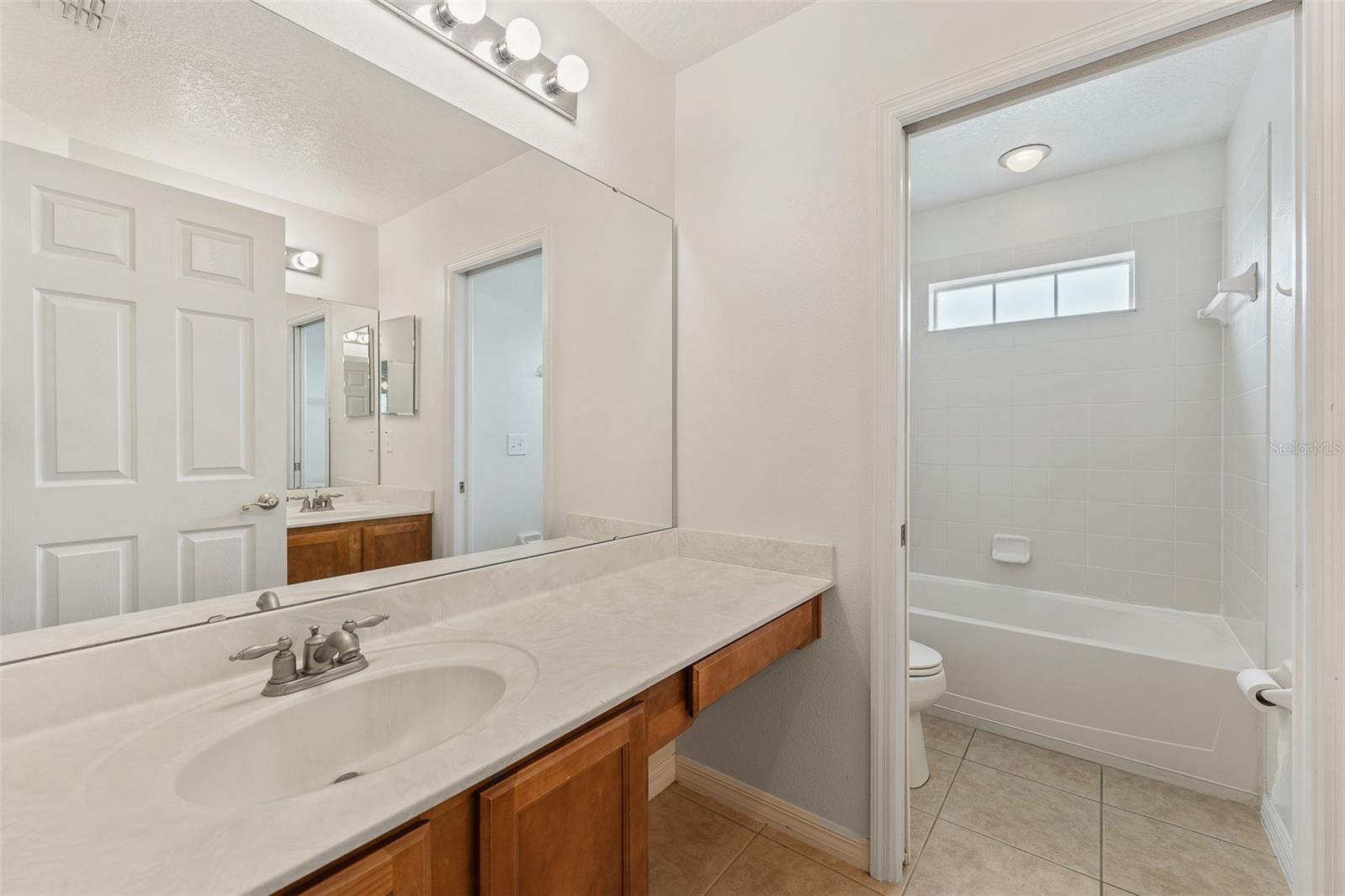 WATERS EDGE/LK NONA - Residential