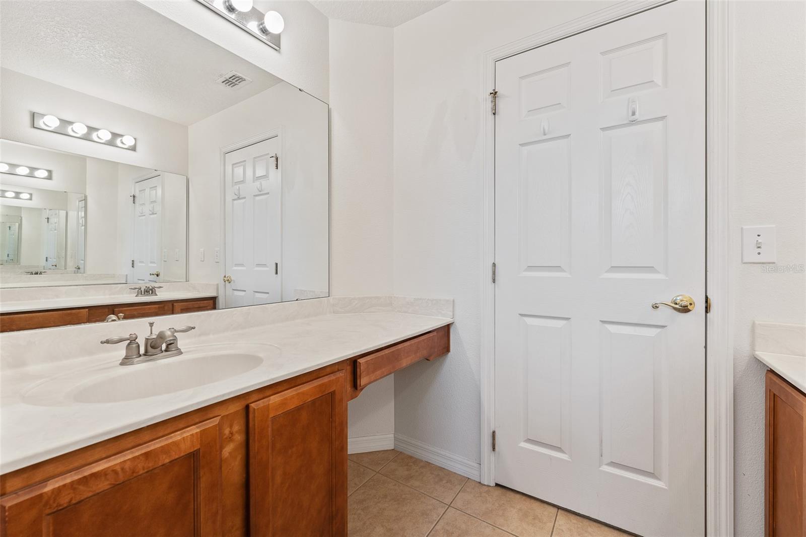 WATERS EDGE/LK NONA - Residential