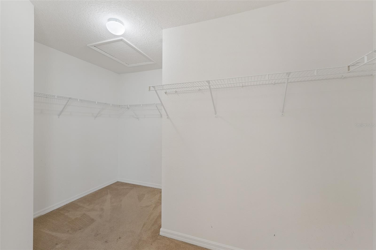 WATERS EDGE/LK NONA - Residential