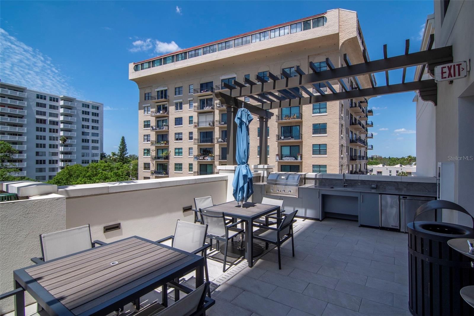 HYDE PARK HOUSE CONDO - Residential