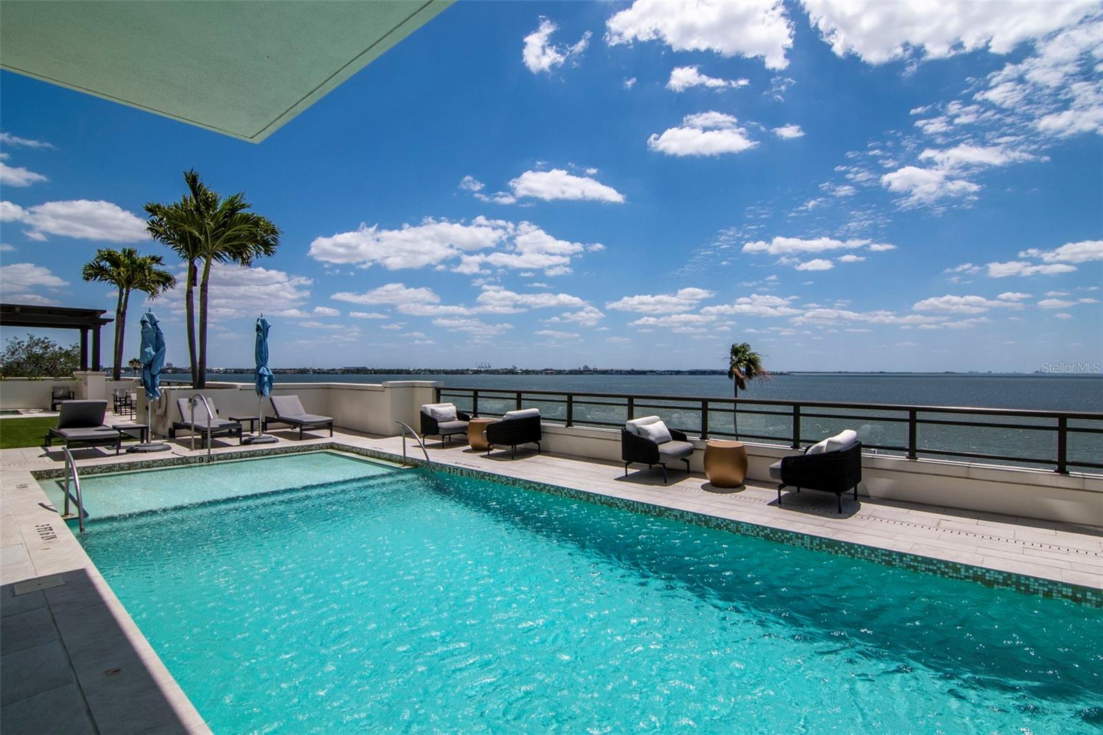 HYDE PARK HOUSE CONDO - Residential