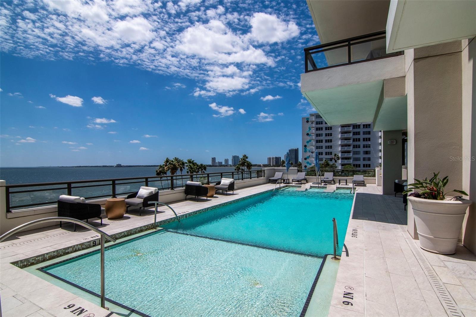 HYDE PARK HOUSE CONDO - Residential