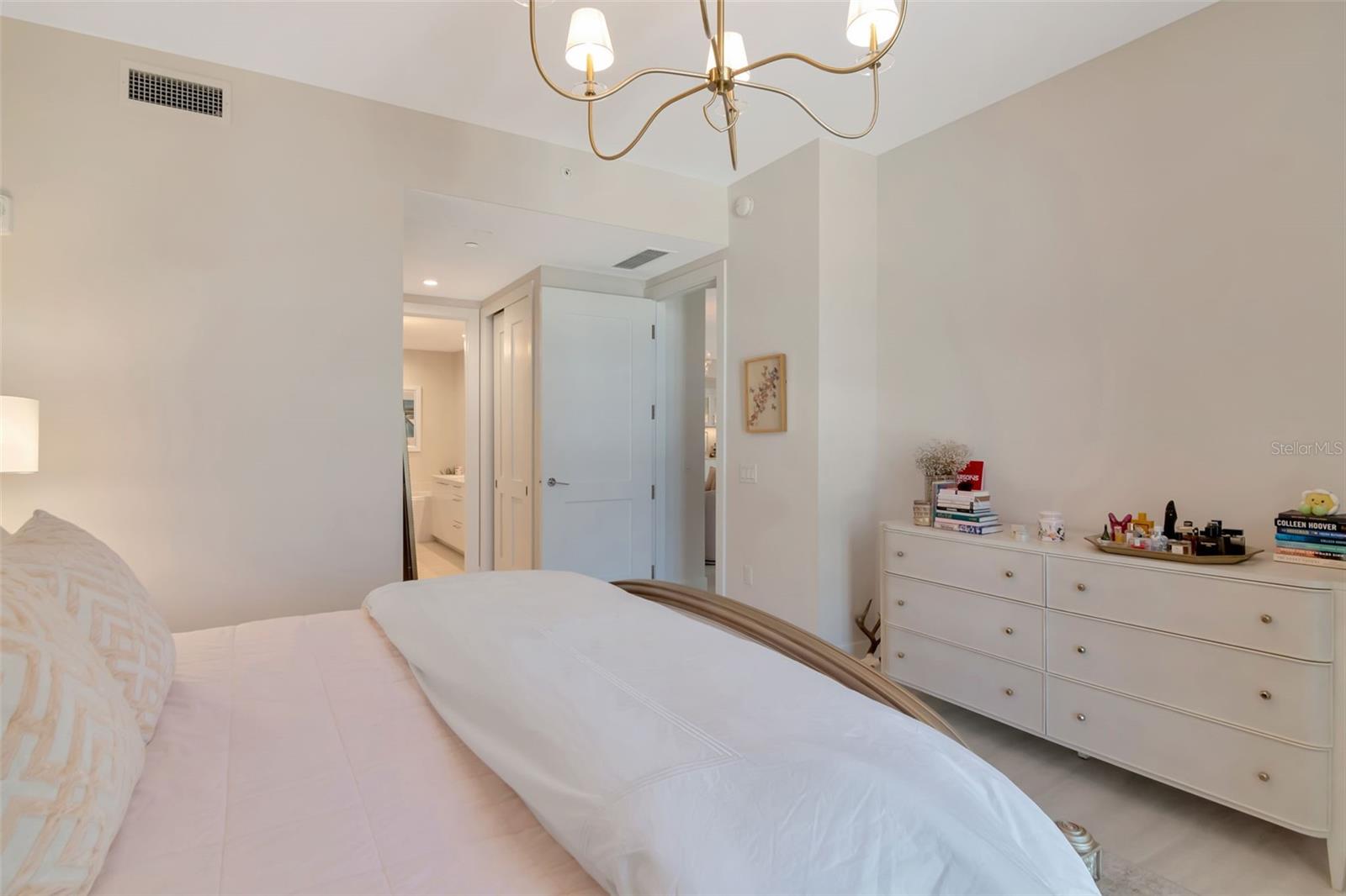 HYDE PARK HOUSE CONDO - Residential
