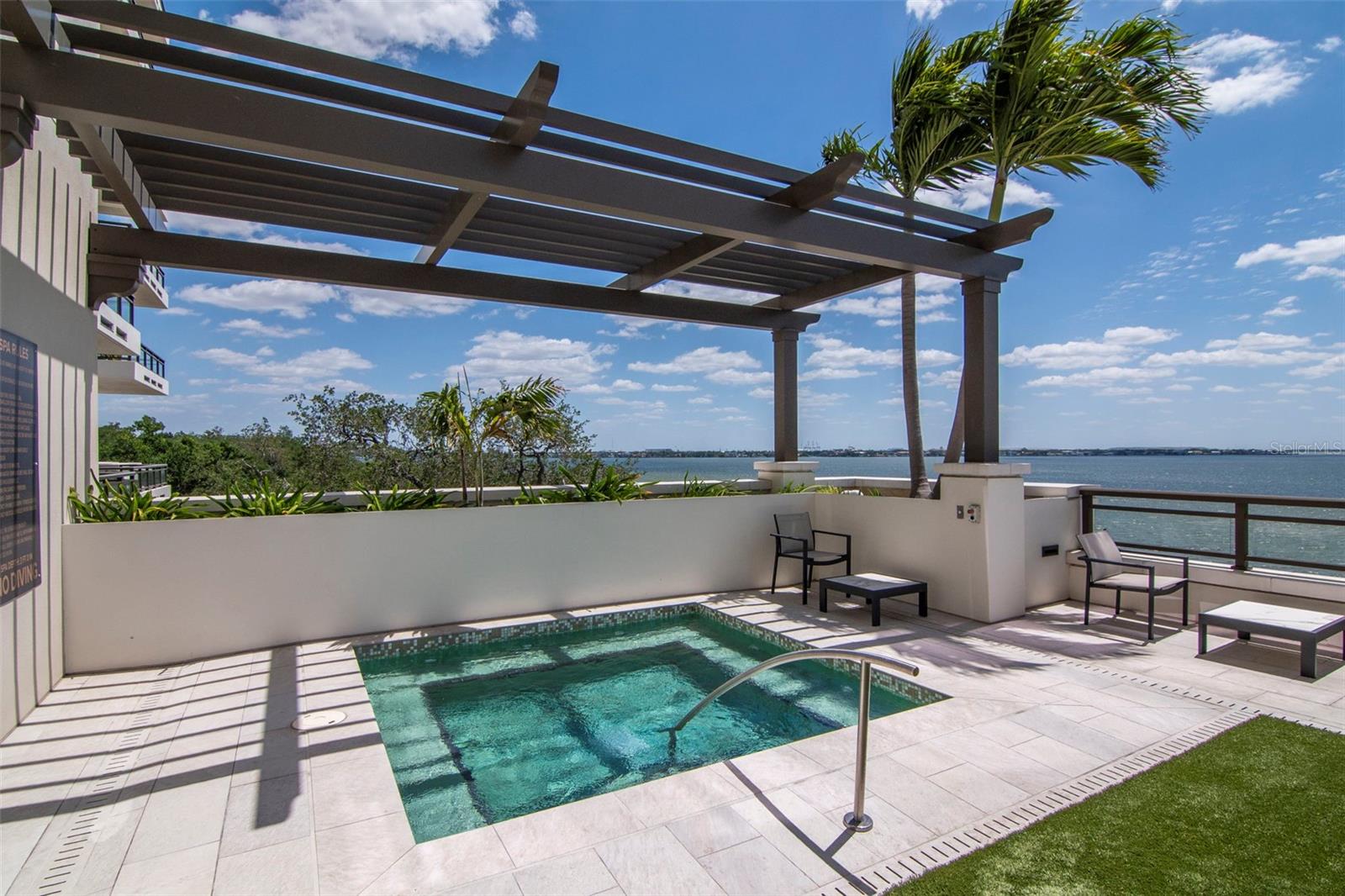 HYDE PARK HOUSE CONDO - Residential